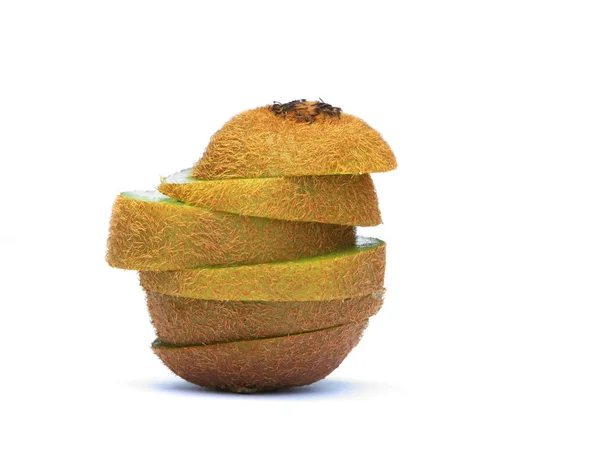 Pezzi freschi kiwi frutta isolata su sfondo bianco  . Immagine Stock