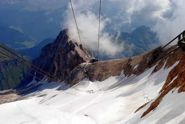 Marmolada lift, paisagem montanhosa italiana, Dolomiti — Fotografia de Stock