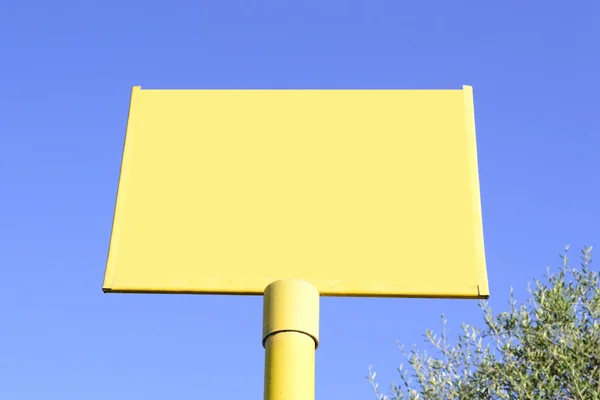 Желтый дорожный знак — стоковое фото