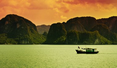 Halong Körfezi, Vietnam