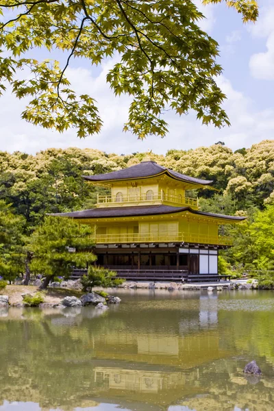 Templo Kinkakuji (El Pabellón de Oro) en Kyoto, Japón — Foto de Stock