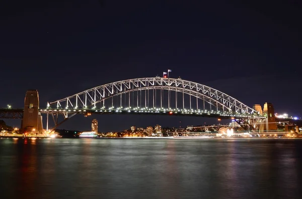 Sydney havenbrug 's nachts Rechtenvrije Stockafbeeldingen