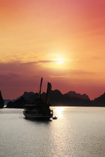 Halong Bay, Vietname Fotos De Bancos De Imagens Sem Royalties