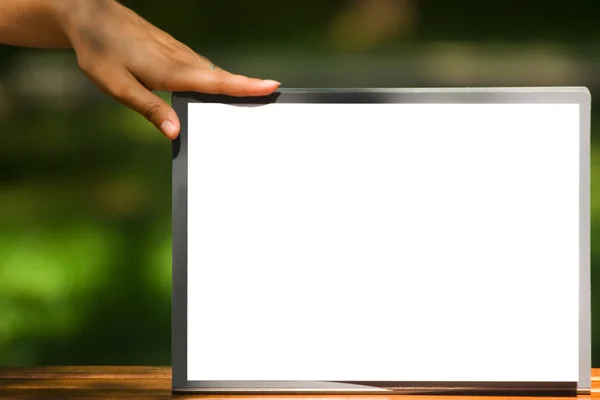 stock image The white sheet of paper on the clipboard and the hand