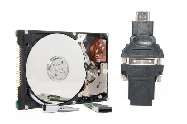 HDD, USB-Drive, cheie, convertor pe fone alb — Fotografie, imagine de stoc