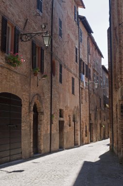 Sarnano (macerata, yürüyüş, İtalya) - eski sokak