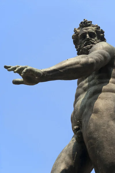 Bolonia (Emilia-Romaña, Italia) Fuente de bronce de Neptuno, detai — Foto de Stock