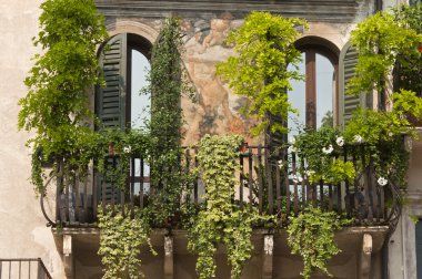 Verona (veneto, İtalya), piazza erbe, frizler ile tarihi bir ev