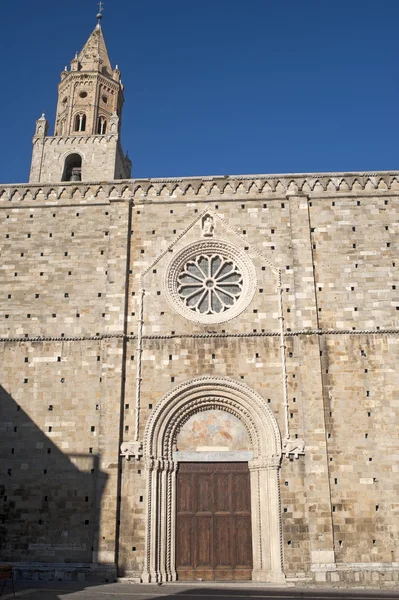 意大利的 atri （teramo，阿布，意大利），大教堂 — 图库照片