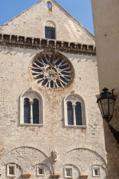 Trani (Apulien, Italien) - medeltida katedral i romansk stil — Stockfoto