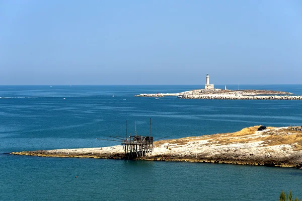 The coast of Gargano (Puglia, Italy) at summer with lighthouse — Stock Photo, Image