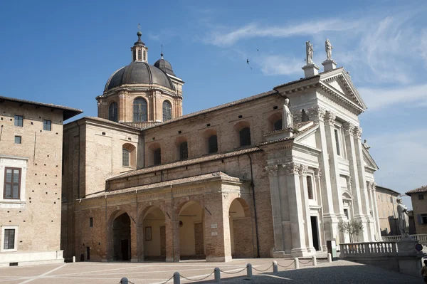 Урбино (Марчес, Италия) - церковь О. — стоковое фото