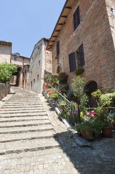 Sarnano (macerata, marsen, Italië) - oude dorp — Stockfoto