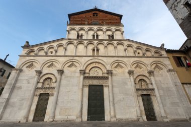 Lucca (Toskonya), tarihi kilise cephe