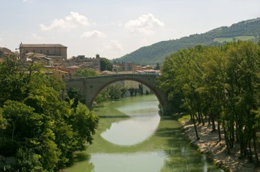 Fossombrone (pesaro urbino e, marşlar, İtalya) - köprü ve nehir