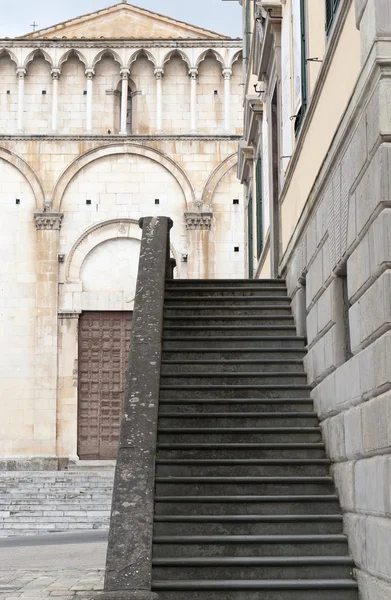 Oude kerk van pietrasanta — Stockfoto