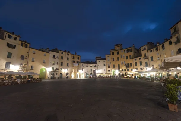 stock image Lucca, Piazza Anfiteatro by night