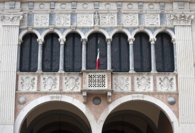 Brescia (lombardy, İtalya), sundurma Meydanı'nda tarihi bir bina bir