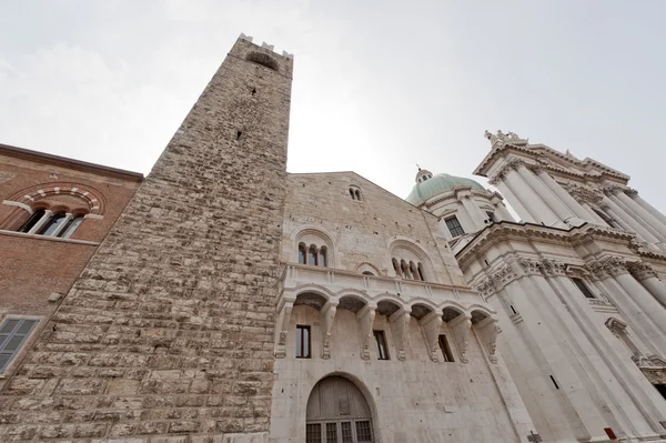 布雷西亚 (伦巴第大区，意大利），历史建筑： 大教堂和 — 图库照片