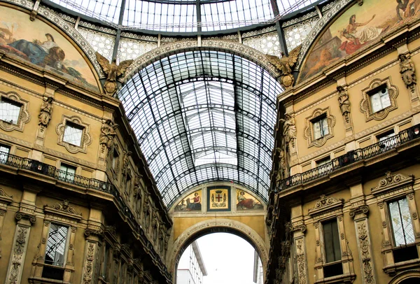 Галерея Витторио Эммануэле в Милане — стоковое фото