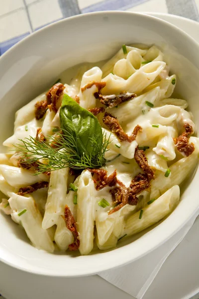 Penne makarna yemek