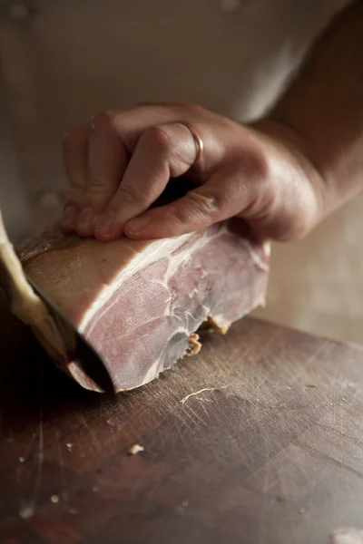 Butcher cutting parma ham — Stock Photo, Image