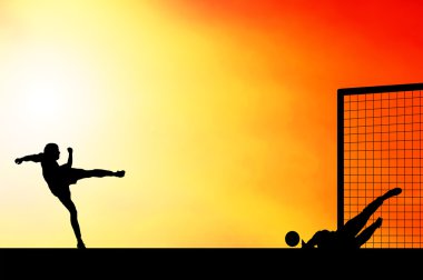 futbolcular üzerinde gökyüzü günbatımı Silhouettes