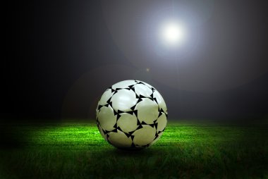 Futbol topu ile light stadyum alanında