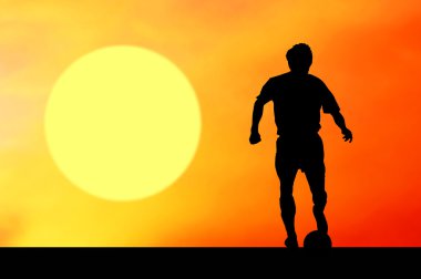 futbolcular üzerinde gökyüzü günbatımı Silhouettes