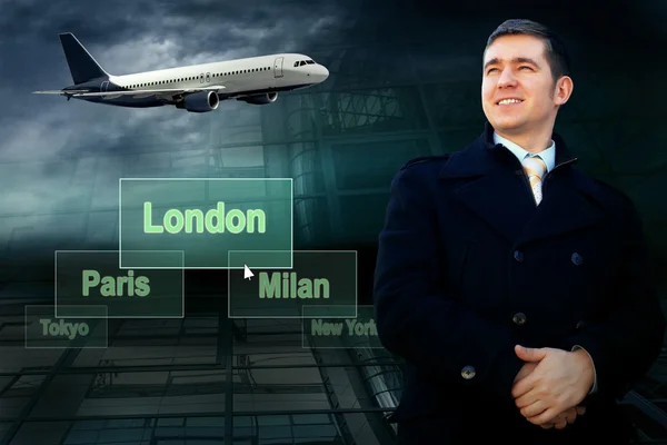 Empresário e aeroportos citys no botão e avião — Fotografia de Stock