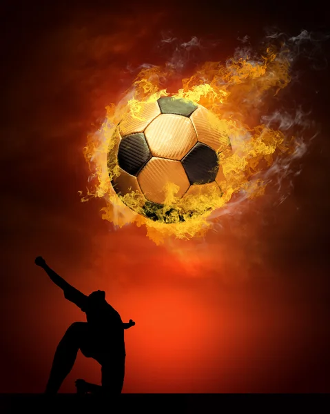 A tűz lángja sebesség forró futball-labda — Stock Fotó