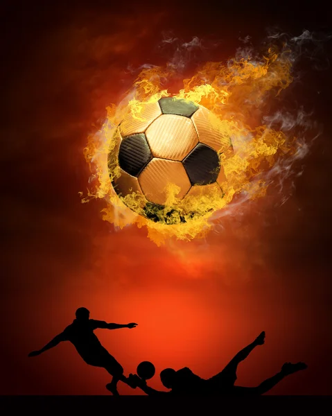 Bola de fútbol caliente en la velocidad en llamas de incendios — Foto de Stock