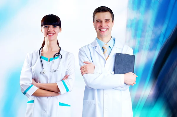 Lachende medische arts met een stethoscoop op de ziekenhuizen backgro — Stockfoto