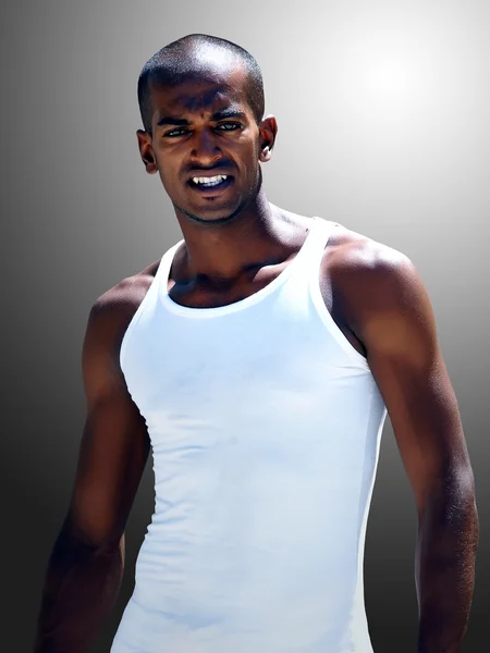 Porträtt av en svart man som ler — Stockfoto