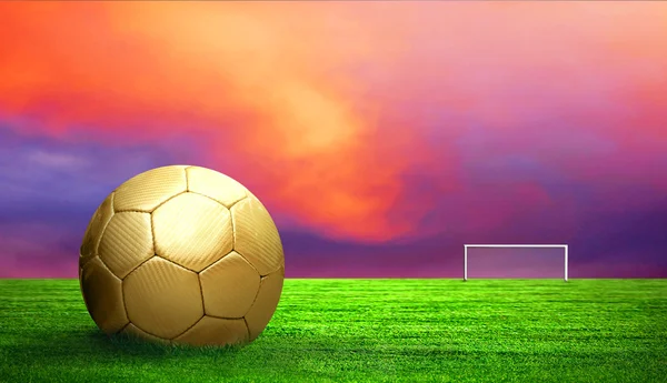 Fußball auf grünem Gras und Himmel Hintergrund — Stockfoto
