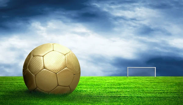 Pelota de fútbol sobre hierba verde y fondo del cielo —  Fotos de Stock