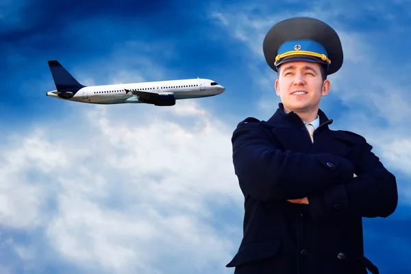 Πιλότος και το αεροπλάνο στον ουρανό — Φωτογραφία Αρχείου