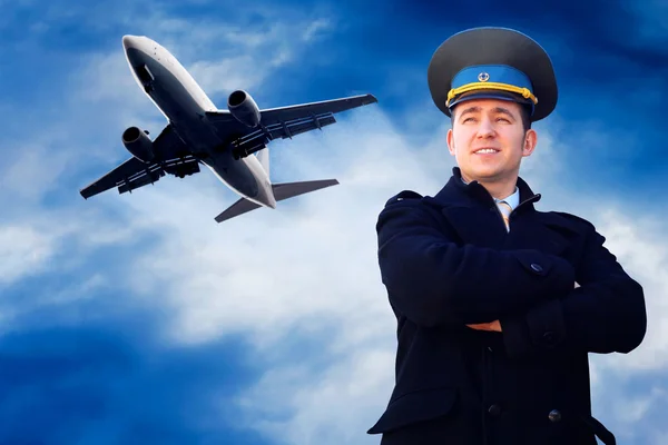 Pilot ve uçak gökyüzünde — Stok fotoğraf