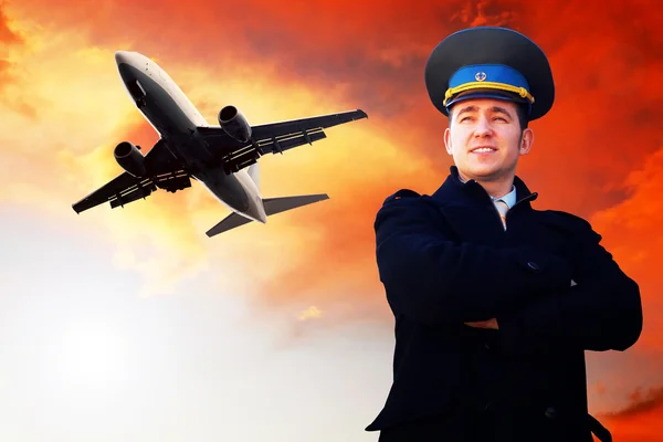 Pilot och flygplan i himlen — Stockfoto