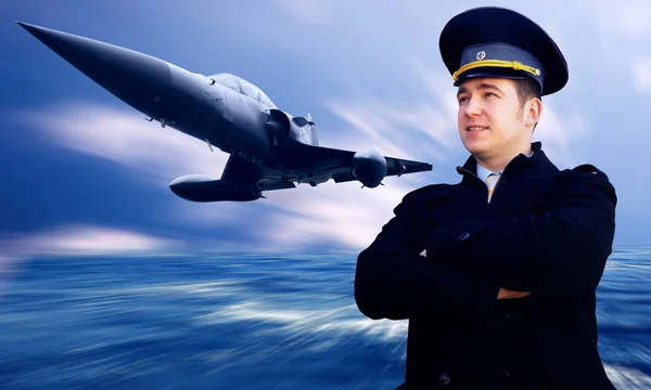 Pilot en militaire airplan op de snelheid — Stockfoto
