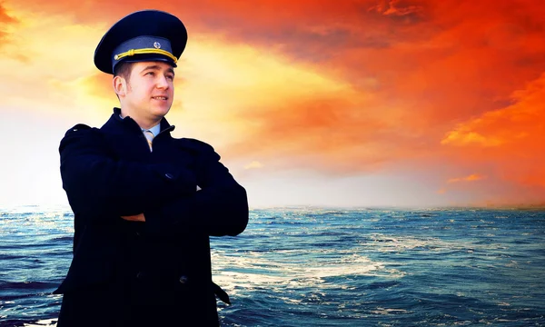 Capitan na moři s lodí — Stock fotografie