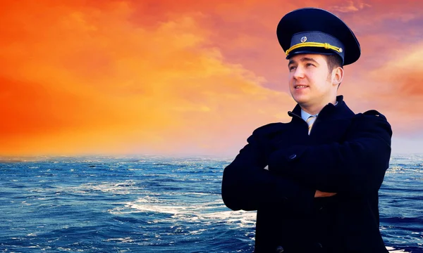 Capitã no mar com navio — Fotografia de Stock