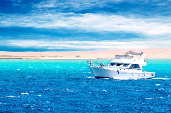 stock image Side view of motor yacht under way out at sea