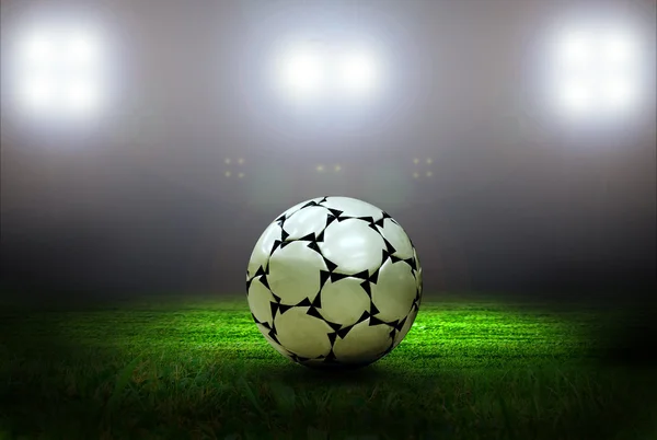 Balón de fútbol en el campo de estadio con luz —  Fotos de Stock