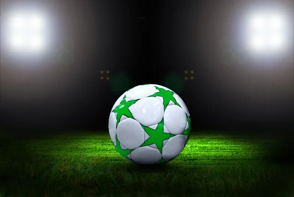 Футбольный мяч на поле стадиона со светом — стоковое фото