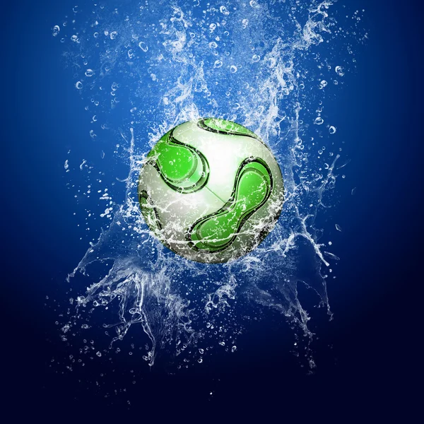 Água cai em torno de bola de futebol no fundo azul — Fotografia de Stock