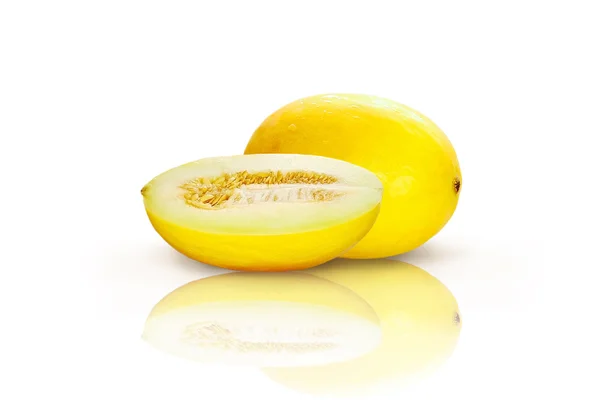 Belo melão amarelo isolado no fundo branco — Fotografia de Stock
