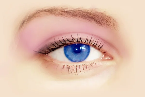 Bel oeil bleu féminin. Prise de vue macro — Photo