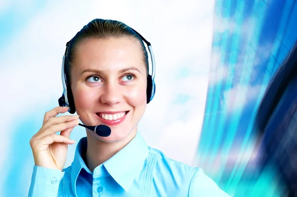 Felicidade empresária falar em fones de ouvido no arco de negócios borrão — Fotografia de Stock