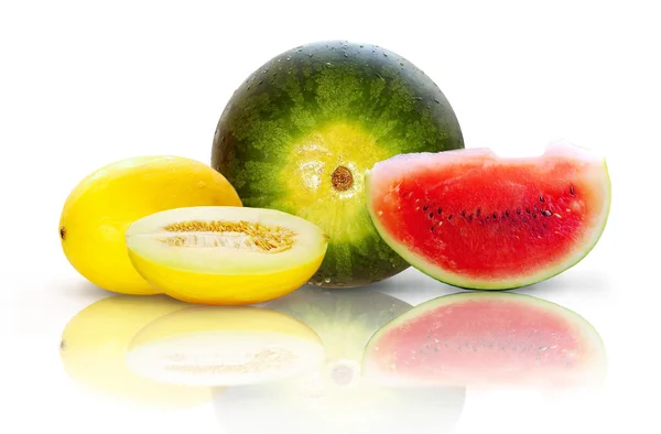 Mooie geïsoleerde watermeloen en gele meloen op witte CHTERGRO — Stockfoto
